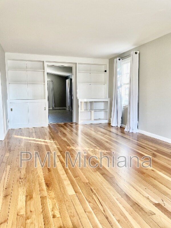 Building Photo - 1311 E Monroe St