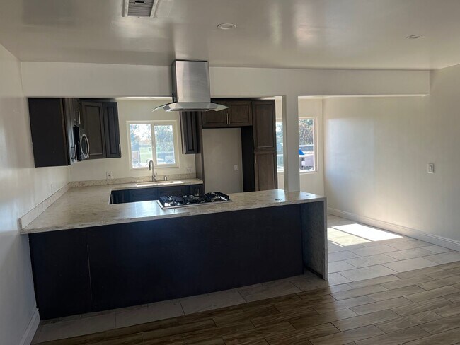 Building Photo - 134