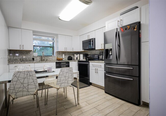 Building Photo - 16100 Golf Club Rd