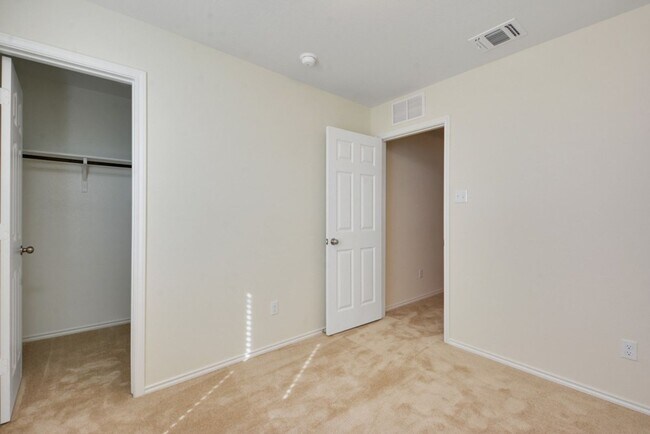 Building Photo - Inviting 4BD/3BA Rental Home with Walk-In Closet & Big Yard