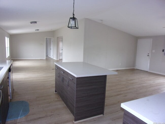 Building Photo - 360 Rangeland Rd