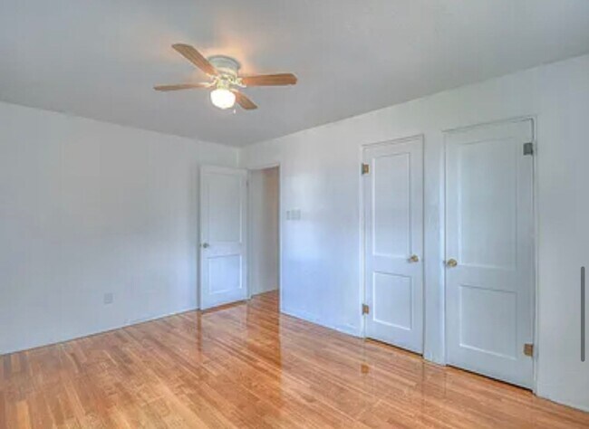 Building Photo - 3 Bedroom 2 Bathroom