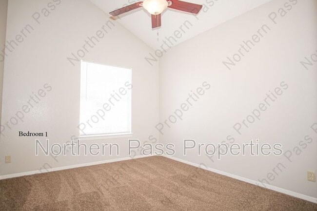 Building Photo - 7317 Luz De Lumbre Ave
