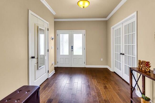 Building Photo - 5 Bedrooms in Crestview!!