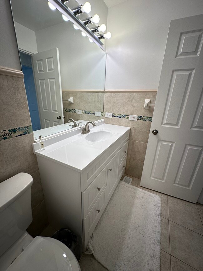 Building Photo - 1333 Barclay Ln