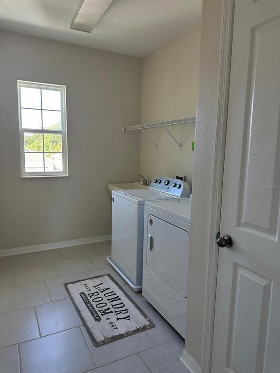 Building Photo - 2510 Sanderling St