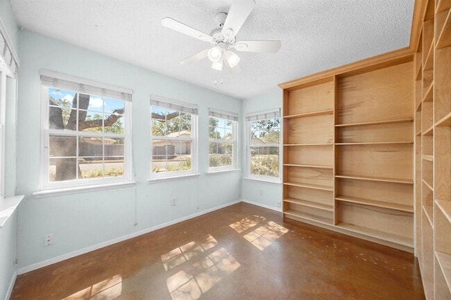 Building Photo - 16710 Whitebrush Loop