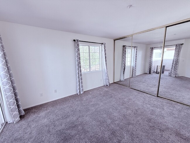 Building Photo - 2-Bed, 2-Bath Condo with Fireplace in San ...