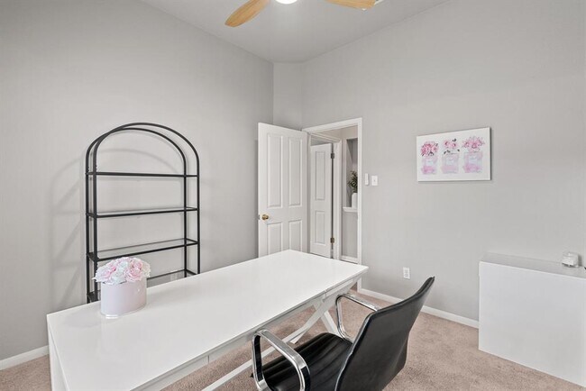 Building Photo - 9305 Donner Ln