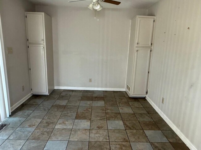 Building Photo - 3619 Bomar Rd