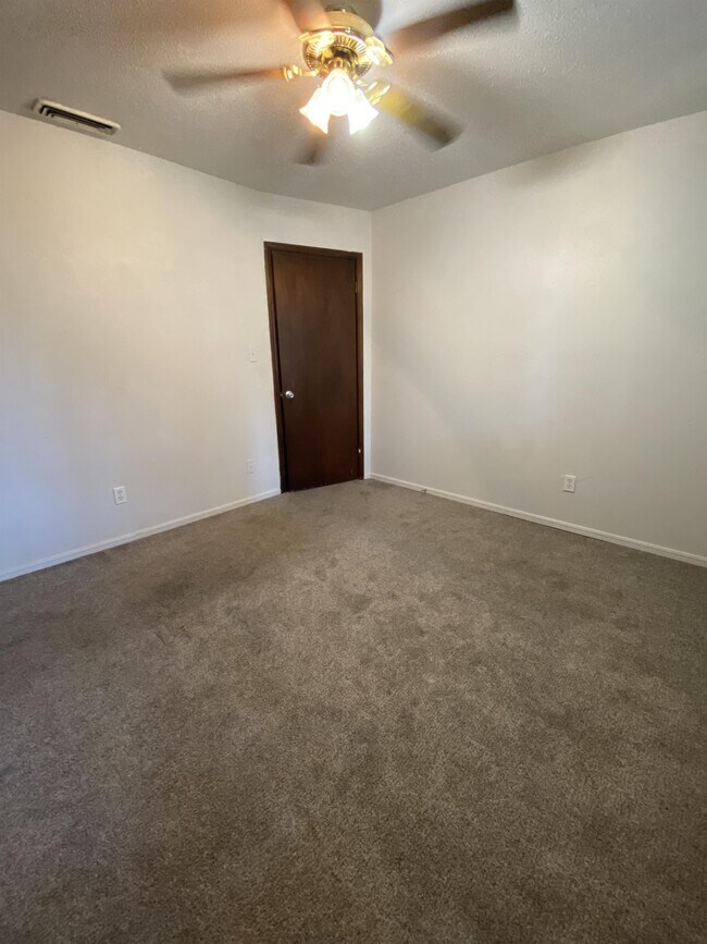 Building Photo - 1309 Abbey Dr