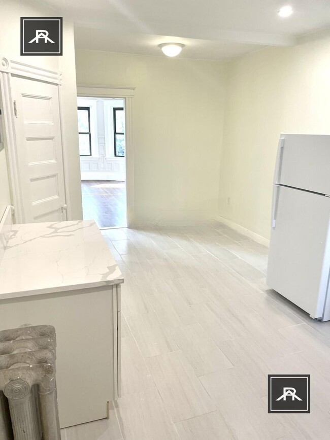 Building Photo - 3 bedroom in Brookline MA 02445