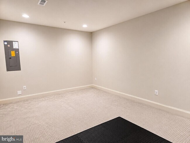 Building Photo - 3332 Burton Dr