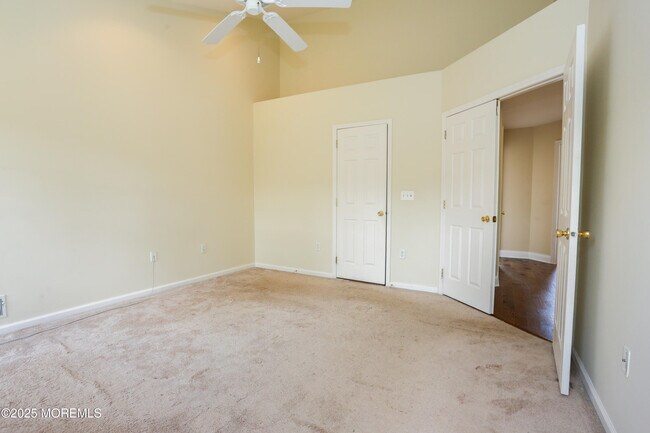 Building Photo - 318 Bernard Dr