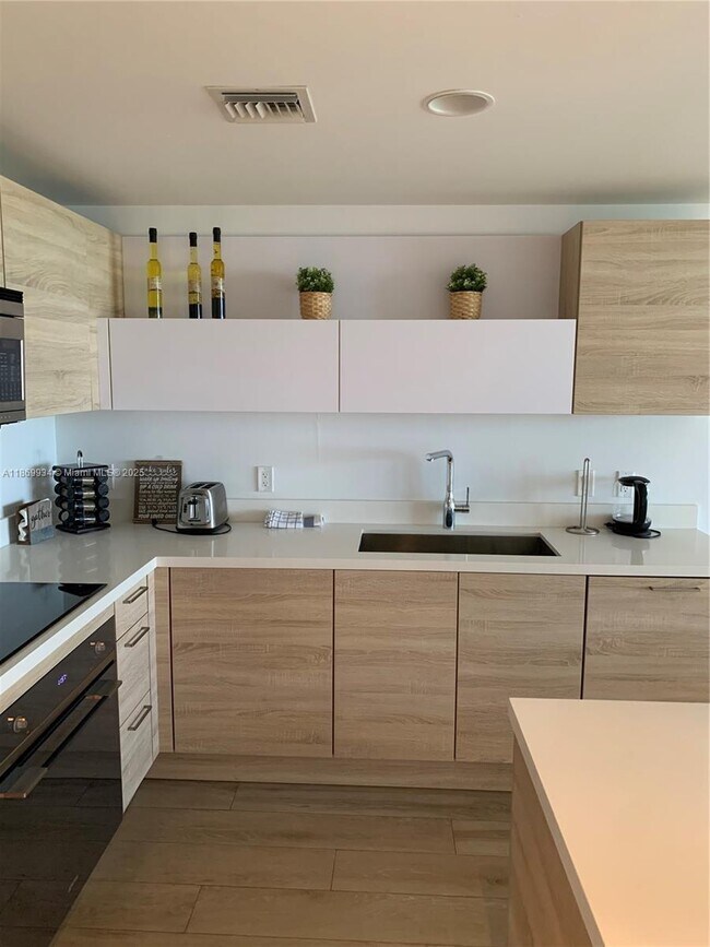 Building Photo - 16385 Biscayne Blvd