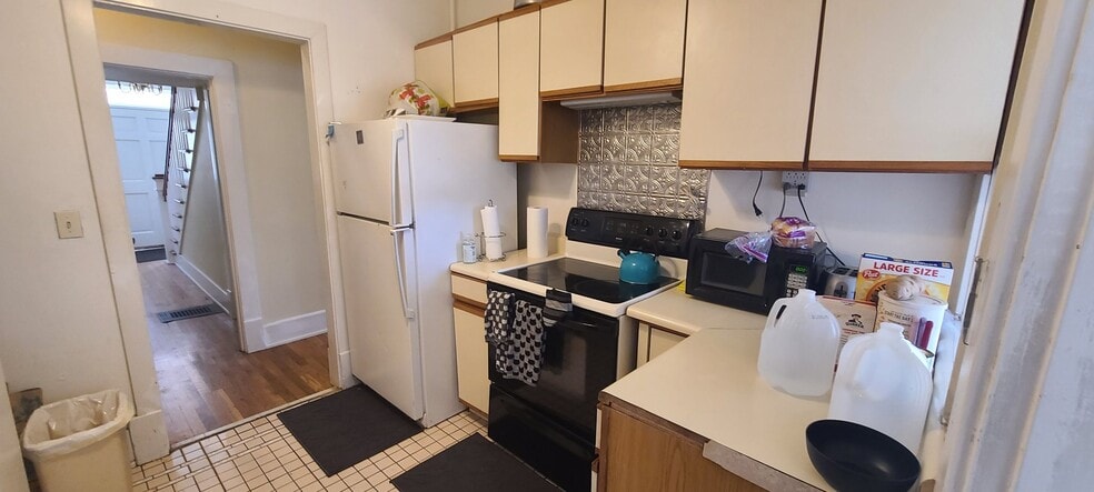 Building Photo - 1921 18th Ave S