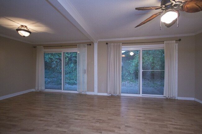 Building Photo - 1/2 off first month rent move in special