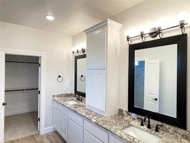 Building Photo - 104 Creek Point Dr