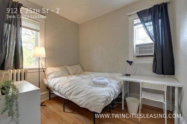 Building Photo - 912 E 25th St