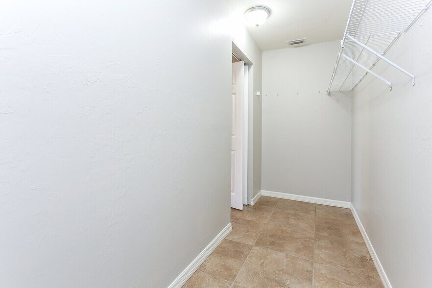 Building Photo - 1718 SW 12th Terrace