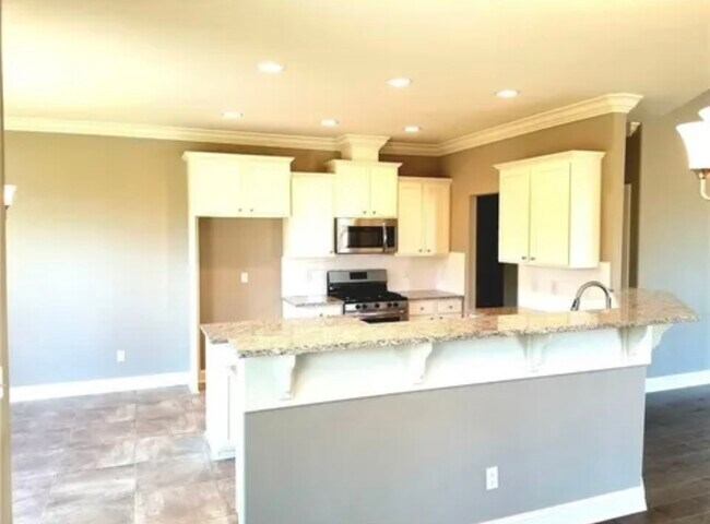 Building Photo - 4401 SW Layton Rd