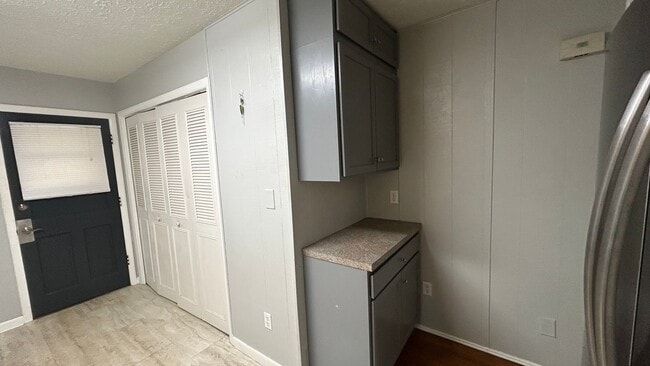 Building Photo - One Level House in Madison Heights