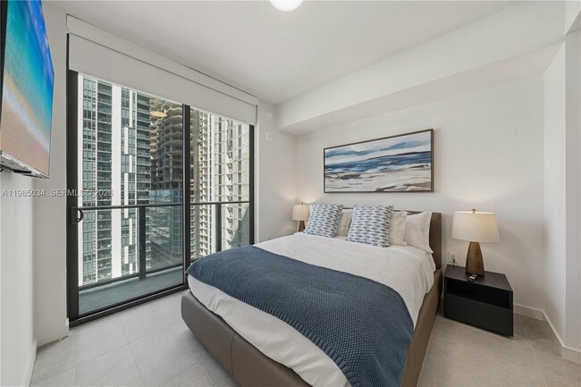 Building Photo - 121 NE 5th St