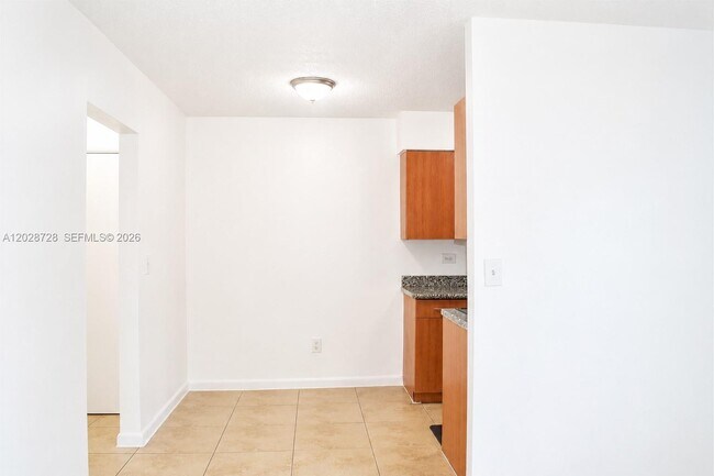 Building Photo - 932 Moffett St