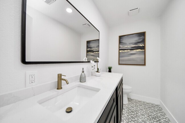 Building Photo - 5614 Oakhaven Ln