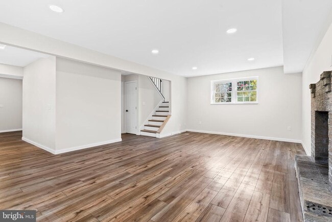 Building Photo - 46520 Rosewood Dr