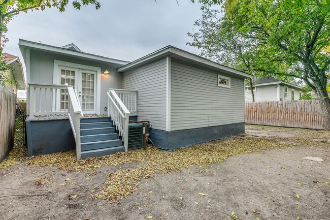 Building Photo - CHARMING 3-BEDROOM IN DENVER HEIGHTS