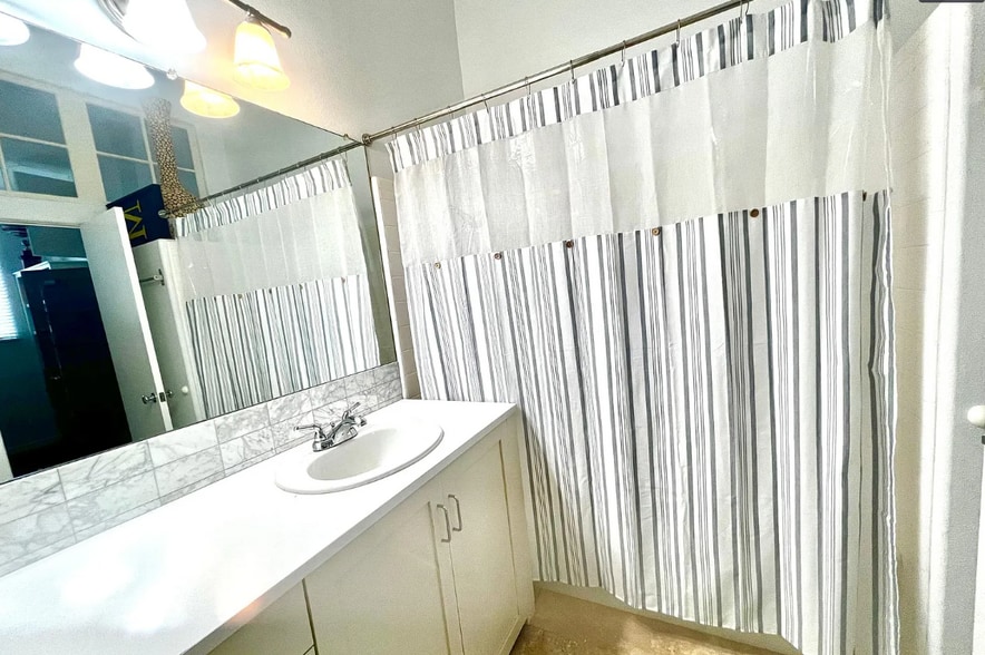 Building Photo - 1322 2nd St