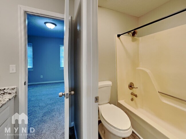 Building Photo - 461 Claircrest Dr