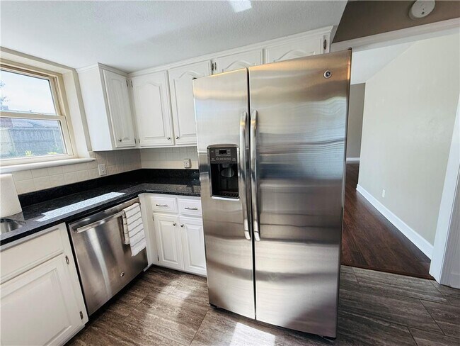 Building Photo - 2714 W Fir St