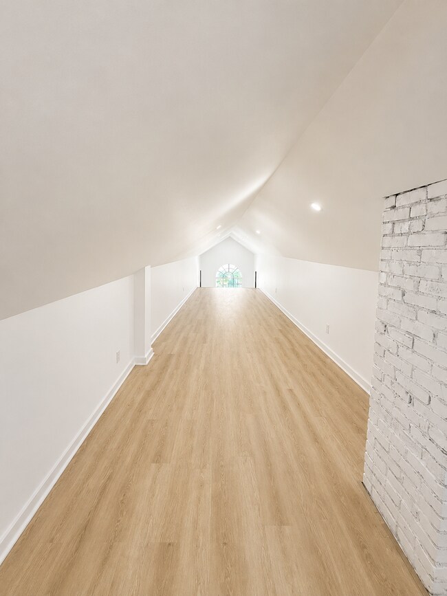 Building Photo - 3639 Agnes Ave