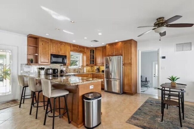 Building Photo - 1925 NE 29th Ct