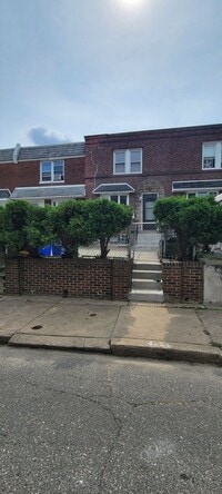 Building Photo - Beautiful Home - Holmesburg