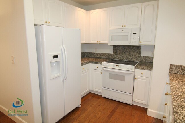 Building Photo - $5,295 - Elegant 3br / 2ba Condo in 55+ Lo...