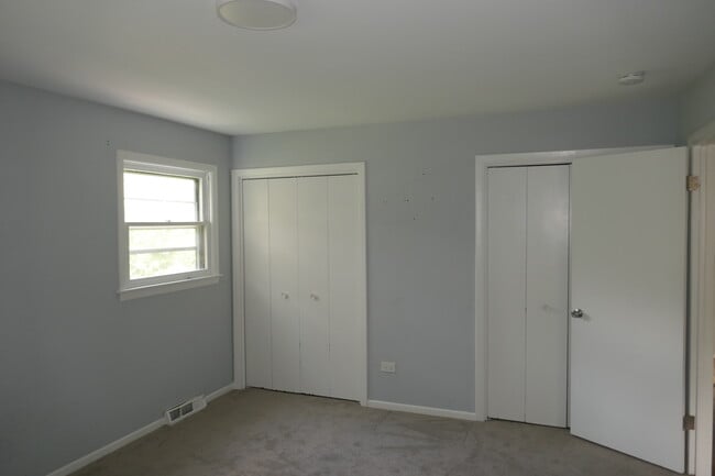 Building Photo - 22750 Valley Dr