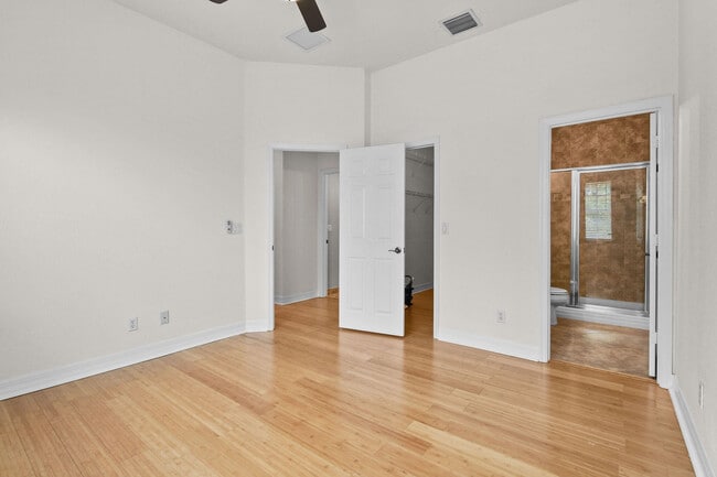 Building Photo - 4930 Bonsai Cir