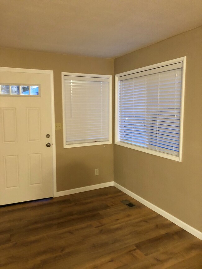 Building Photo - Nicely Remodeled 2 Bedroom 1 bath in NW Corvallis W/Storage Shed