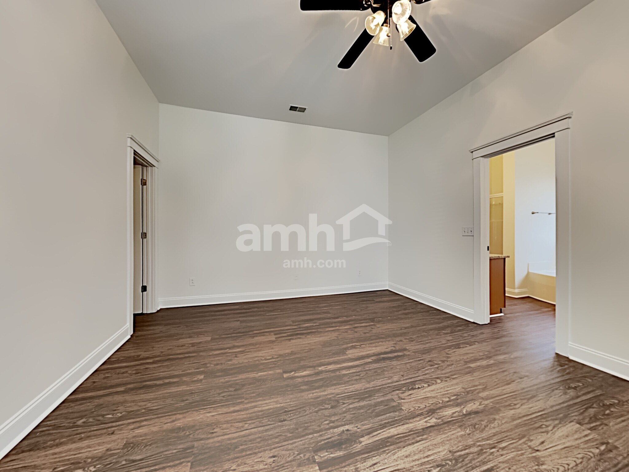 Building Photo - 206 Hydrangea St