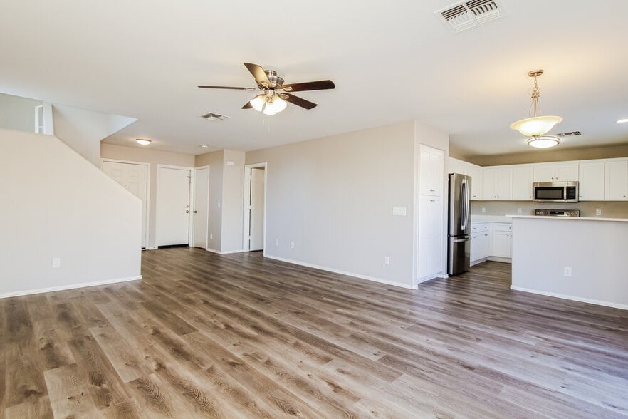 Building Photo - 21940 W Casey Ln