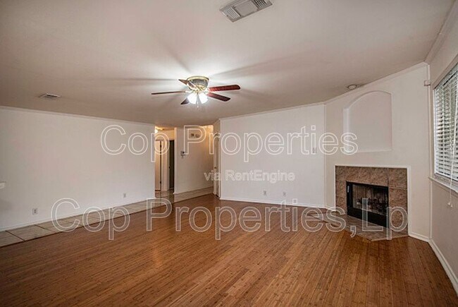 Building Photo - 7127 Still Hollow Dr