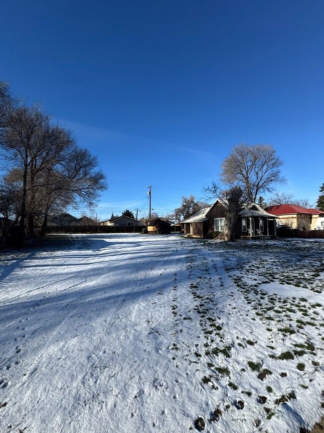 Building Photo - Remodeled 2-Bedroom Home on Oversized Lot