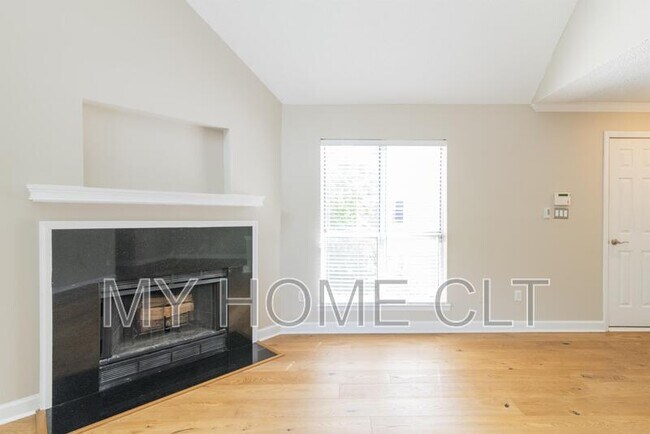Building Photo - 2516 Cranbrook Ln