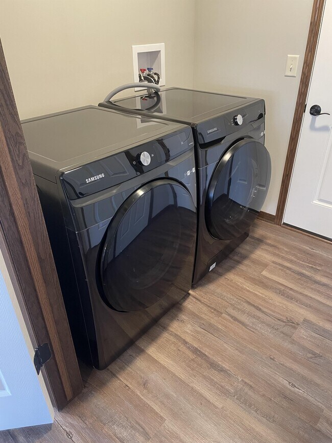 Building Photo - 1442 Cedar Cv Rd