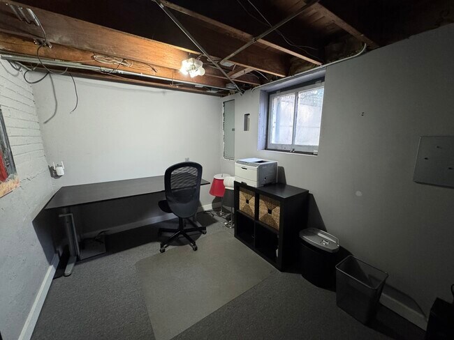 Building Photo - 1235 Darrow Ave
