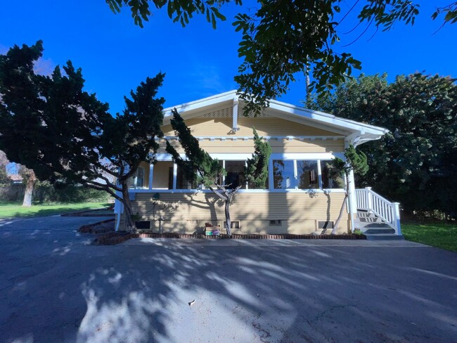 Building Photo - BEAUTIFUL CRAFTSMAN HOME IN SPRING VALLEY