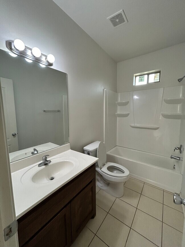 Building Photo - 3001 Diamondhead Ave